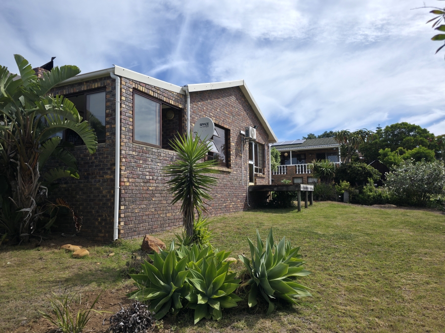 3 Bedroom Property for Sale in Wavecrest Eastern Cape